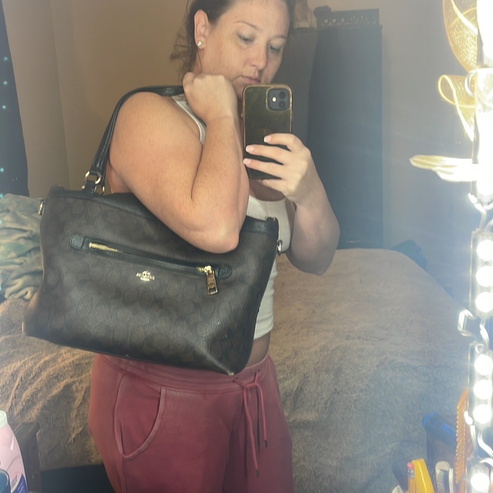 Large Coach Tote ๐ - Picture 2 of 6